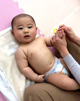 ベビーマッサージ